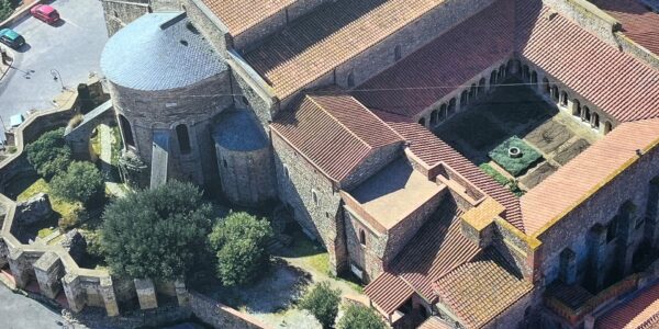 Charmante maison meublée face au cloître d’Elne
