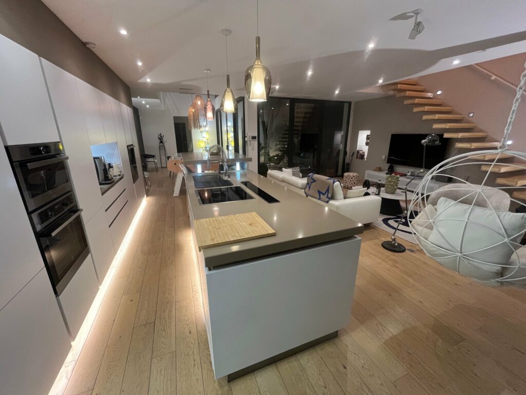 Maison meublée de 200 m² à Clarensac – Villa d’architecte loft & arts avec piscine, jacuzzi et salle de sport à 15 mn de Nîmes – photo 7
