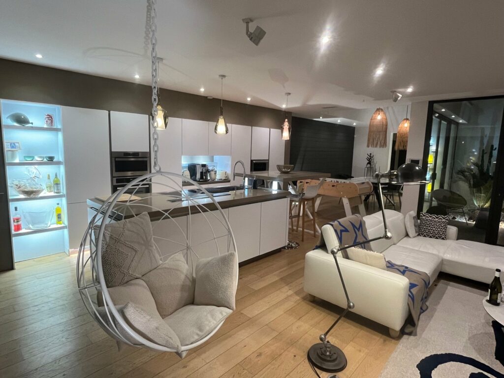 Maison meublée de 200 m² à Clarensac – Villa d’architecte loft & arts avec piscine, jacuzzi et salle de sport à 15 mn de Nîmes – photo 8