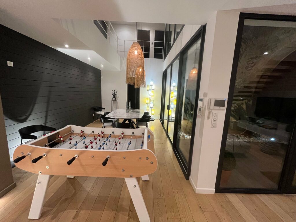 Maison meublée de 200 m² à Clarensac – Villa d’architecte loft & arts avec piscine, jacuzzi et salle de sport à 15 mn de Nîmes – photo 9