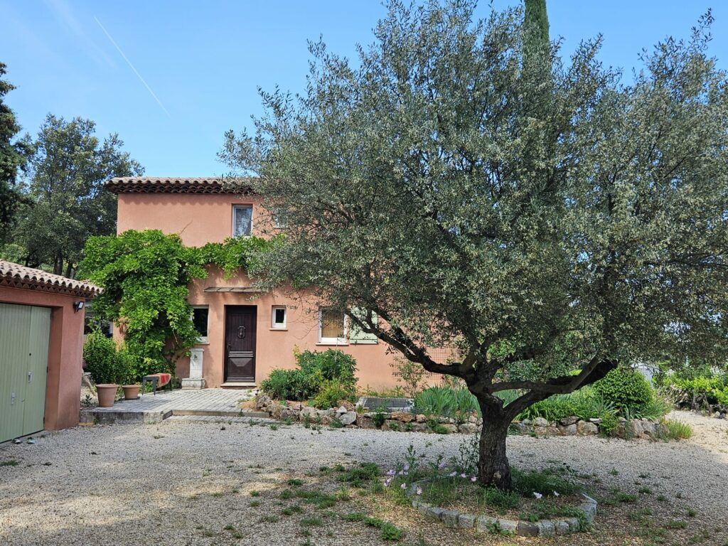 Maison meublée de 150 m² à Cotignac – Maison provençale avec piscine et cuisine d’été à Cotignac – photo 16