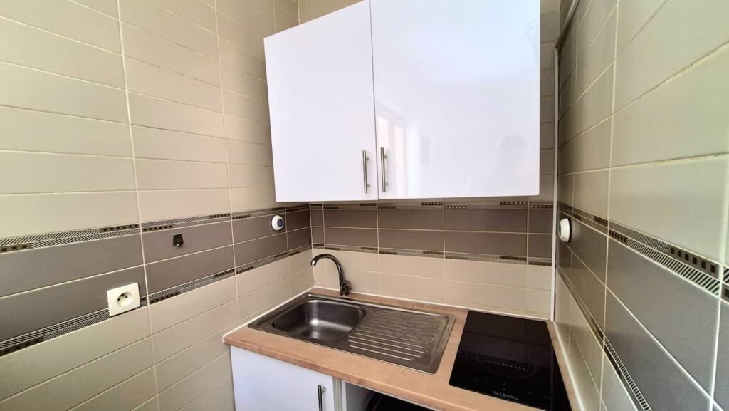 Appartement meublé de 27 m² à Le Pradet – Studio 27 m² plein sud en centre-village – Le Pradet – photo 4
