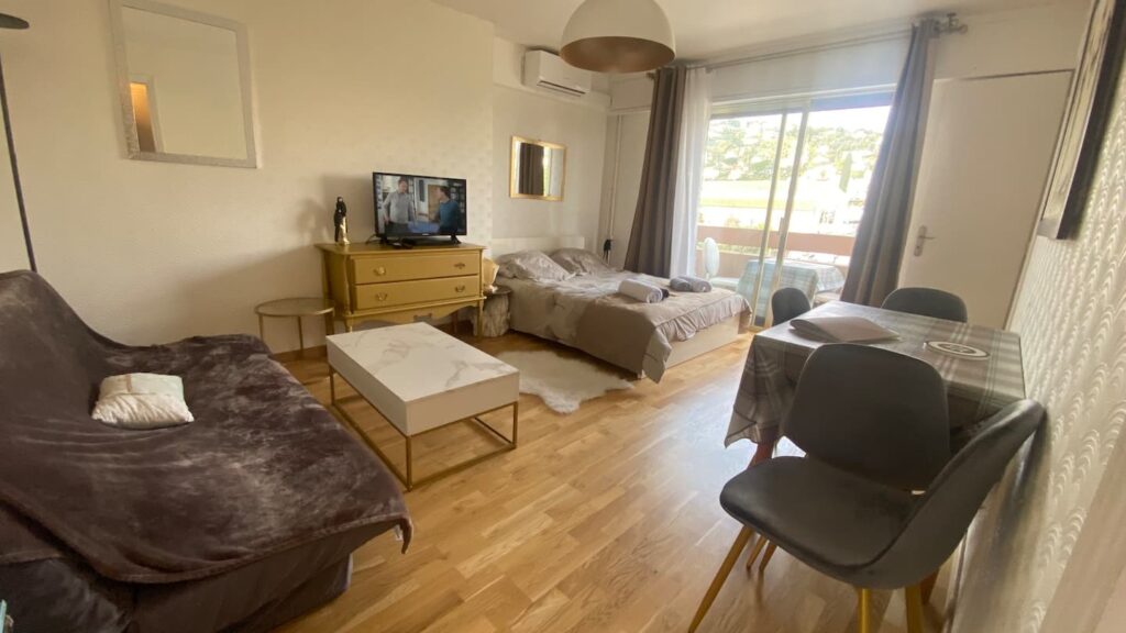 Appartement meublé de 28 m² à Vallauris – Studio climatisé 28 m2 avec balcon – Golfe-Juan, Vallauris – photo 9
