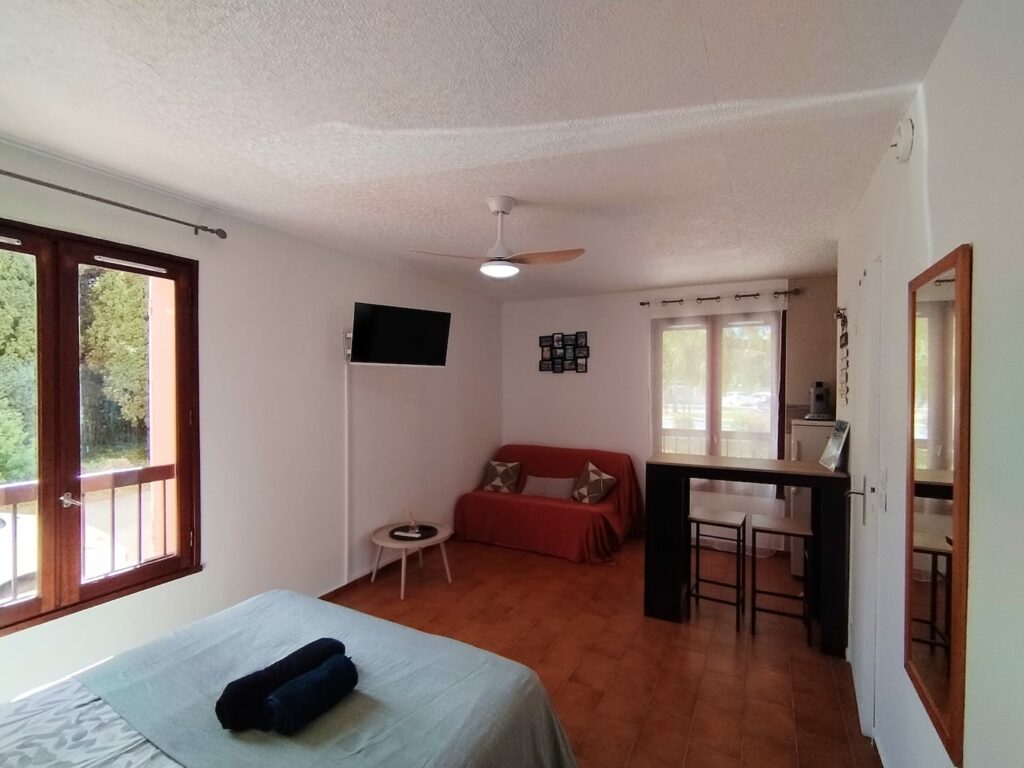 Appartement meublé de 27 m² à Le Pradet – Studio 27 m² plein sud en centre-village – Le Pradet – photo 9