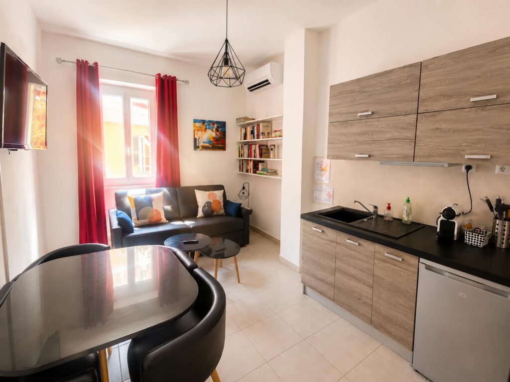 Appartement meublé de 35 m² à Salon-de-Provence – Appartement T2 climatisé en centre historique – Salon-de-Provence – photo 1