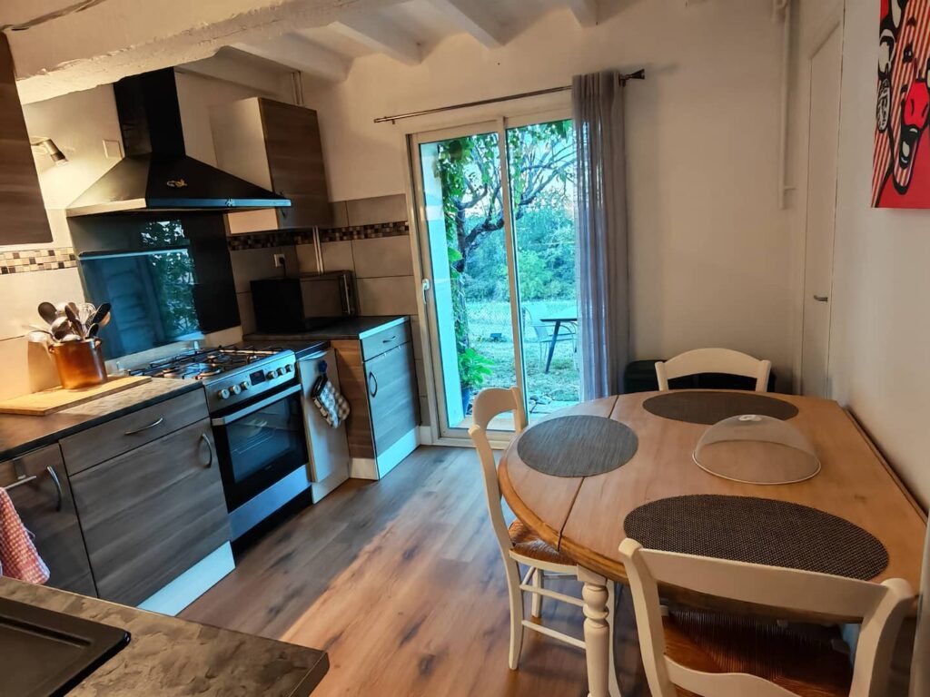 Maison meublée de 82 m² à Aignes – Gite de charme – 2 chambres avec jardin et piscine – Aignes – photo 8