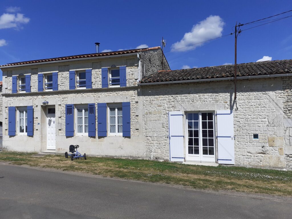 Maison meublée de 105 m² à Villars-en-Pons – Maison meublée au calme avec jardin – Villars-en-Pons – photo 2